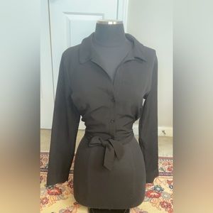 This top has only been worn 1 time, it was too big for me!